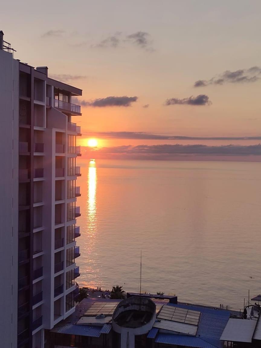 Bi Residence Sea View Luxury Batoumi Extérieur photo